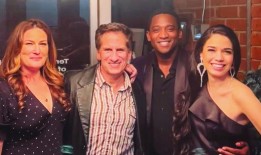 为什么杰拉尼·雷米在休息日飞到全国各地演出