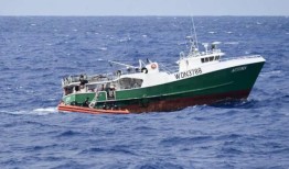 男子，53岁，从渔船上被紧急救护到檀香山