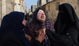 一名巴勒斯坦妇女在以色列的一次袭击中失去了一对双胞胎