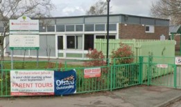 孩子带着爆炸物进行演示，学校被疏散