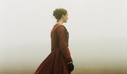 玛格特·罗比和雅各布·埃洛迪主演翡翠·芬内尔的《呼啸山庄》