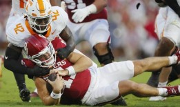 排名第15的俄克拉何马的进攻在sec揭幕战中输给了排名第6的田纳西州