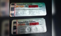 水疱、溃疡：3名男子因服用未注册药物而入院，以保持警觉