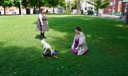 渥太华一名女子与在怀俄明州被偷的狗团聚