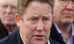 新芬党不会对选举表现感到满意，部长