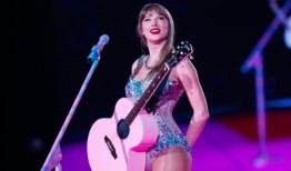 泰勒·斯威夫特在多伦多举行的最后一场era音乐会上泪流满面：“这甚至不是最后一场演出！”