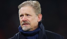 曼联偶像彼得·舒梅切尔防守安德烈·奥纳纳，并透露了他在拜仁慕尼黑失误后对门将说的话