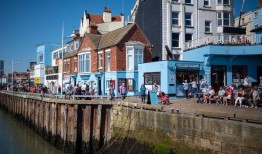 被忽视的英国海滨小镇，当地人要等9年才能看牙医