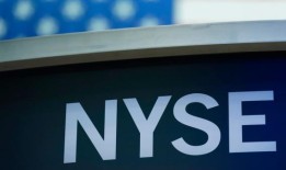 市场保持活跃，但几只大型本地股票逆势上扬