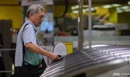 成人EZ-Link卡与特许卡在不同的系统上运行，需要4000万新元来扩展系统