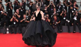 Lady Gaga与朱迪·加兰在爵士乐专辑《Harlequin》中的谈话：评论