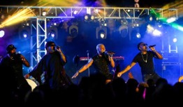 感受90年代热门歌手巡演的复古氛围：如何找到门票