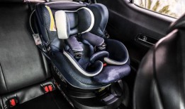 婴儿女儿死于高温车内，父亲被起诉