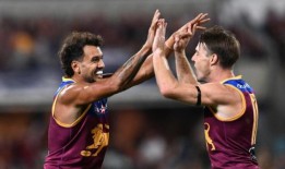 阿芝下一个被锁链拴住的林肯是狮子重建