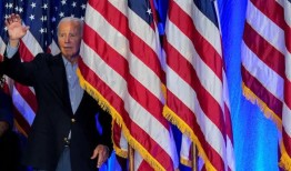 一名美国海军水手试图查看拜登的健康记录