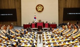 韩国议员就戒严令申请弹劾尹光雄总统