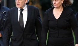 英国前首相说，贝佐斯应该重新考虑《华盛顿邮报》的出版商