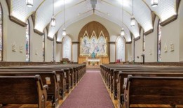 随着出席人数的减少，教堂努力保持开放