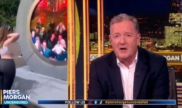 皮尔斯·摩根在烧烤传送门闪光灯时“不介意露胸”