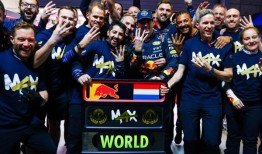 维斯塔潘连续第四次获得F1世界冠军_全球热点_百鸟网