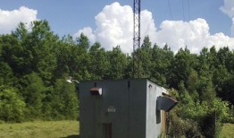 警方称，平板电脑拯救了被称为种族歧视的黑人推销员，被房主开枪打死