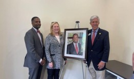 莫比尔市开设了以已故议会主席命名的新社区资源中心