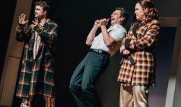 图片：参见《欢乐的我们一路前行》、《Spamalot》、《庆祝娱乐社区基金》