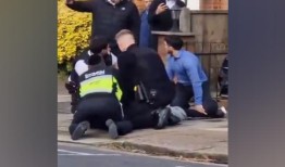 英国：持刀男子因在戈尔德斯格林杂货店威胁反犹被捕