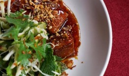 久居巴厘岛：苍谷的餐厅充满了招摇