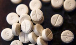 白宫医疗小组向不符合条件的病人分发药片