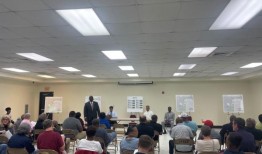 激烈的社区会议暴露了莫比尔的兼并困难