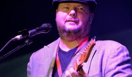 标志性的80年代流行歌手将在他2024年的巡演中“航行”到你附近的一个城镇：如何获得门票