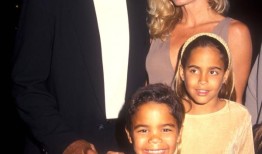 第一架独立研制的喷气式飞机在加利福尼亚沙漠上空突破音障