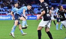 在ALM决赛中悉尼队击沉麦克阿瑟的VAR戏剧