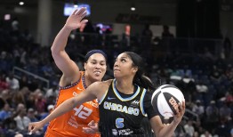 安吉尔·里斯破纪录的篮板之夜并不能让她免受球迷的强烈反对