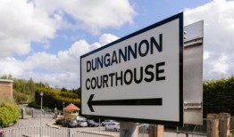 一名女子刺伤社工并留下改变她一生的伤痕被判8年