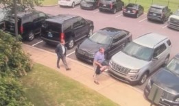 胡佛市行政长官艾伦·赖斯休假，但没有给出原因