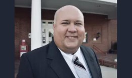 阿拉巴马州市长兼牧师F.L.“布巴”科普兰自杀身亡