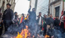 玻利维亚总统府遭到军事袭击，政变企图失败