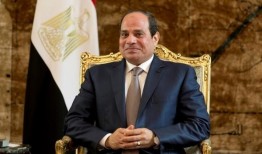 埃及总统为埃及在2024年巴黎奥运会上获得奖牌的三名运动员欢呼