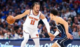 尼克斯的贾伦·布伦森在令人沮丧的达拉斯回归中被技术击中