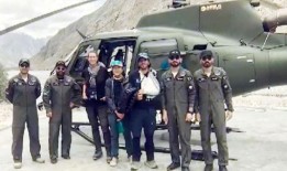 巴基斯坦军队营救了三名被困在乔戈里峰上的外国登山者