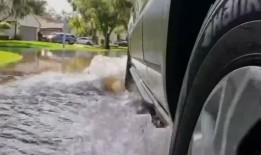 时间：朗伍德女子用混凝土填满排水管，引发了附近的洪水