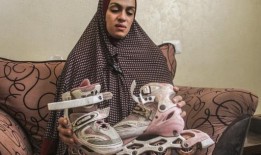 在加沙，一名巴勒斯坦女孩穿着粉红色的轮滑鞋被杀，她的照片在网上疯传