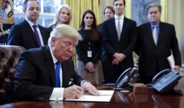 特朗普可能竞选第三任期，长期盟友说：“也许我们在28年再做一次？””