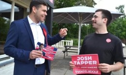 原来的Gogglebox明星在退出节目成为MP七年后面目全非