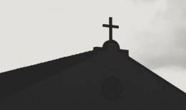 德克萨斯州奥斯汀·斯通教堂的礼拜牧师亚伦·艾维因与青少年男子发“掠夺性”短信而被解雇