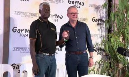 艾博年宣布土著事务政策的新经济重点