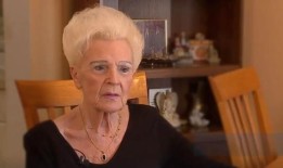 由于当地法律不允许她中头奖，退休彩票中奖者“被劫持”