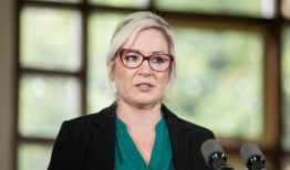 米歇尔·奥尼尔“希望所有失去亲人的家庭都能获得真相和正义”